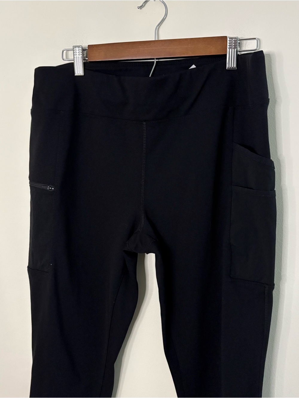 Like new Carhartt women’s large 12-14 black fitted leggings pants pockets hiking - Picture 2 of 8